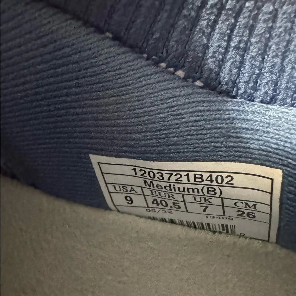 Brooks Navy Blue Knit Running Shoe Interior with Size Label